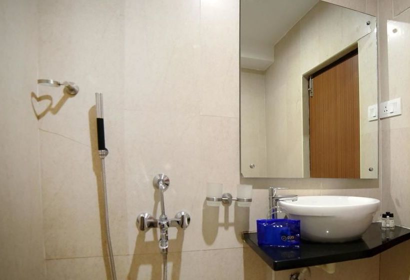 Hotel Oyo Premium Ramavarappadu Ring Road 10