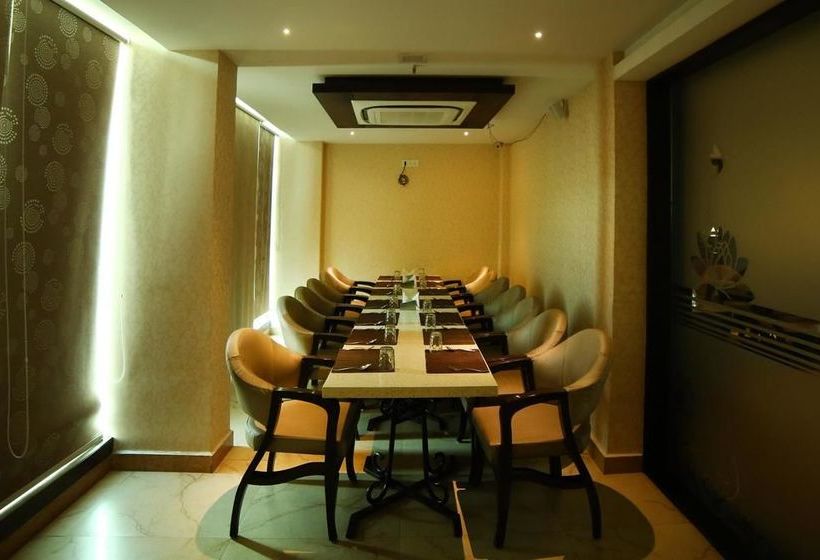 Hotel Oyo Premium Ramavarappadu Ring Road 16