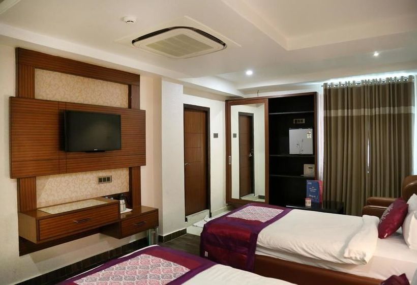 Hotel Oyo Premium Ramavarappadu Ring Road 9
