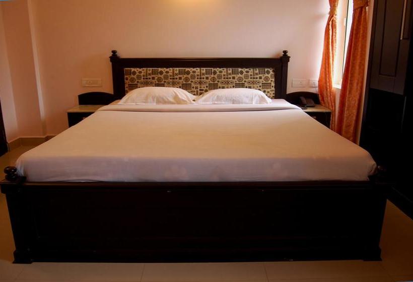 Hotel Emerald Inn 11