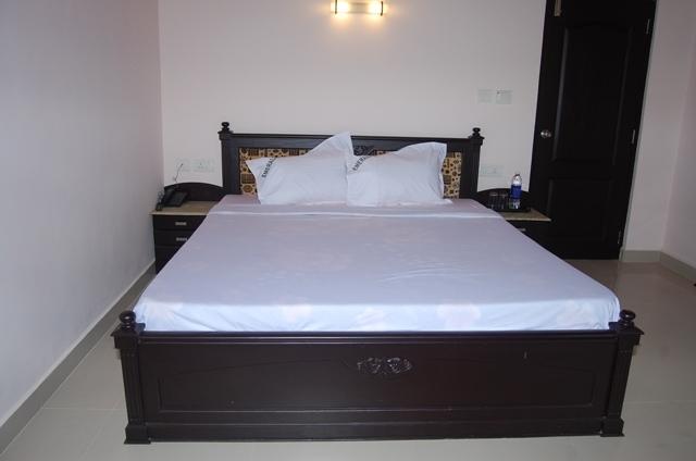 Hotel Emerald Inn 3