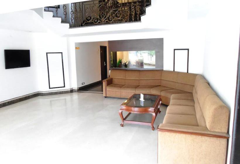 Hotel Oyo Premium Convent Road Bsnl Junction 1