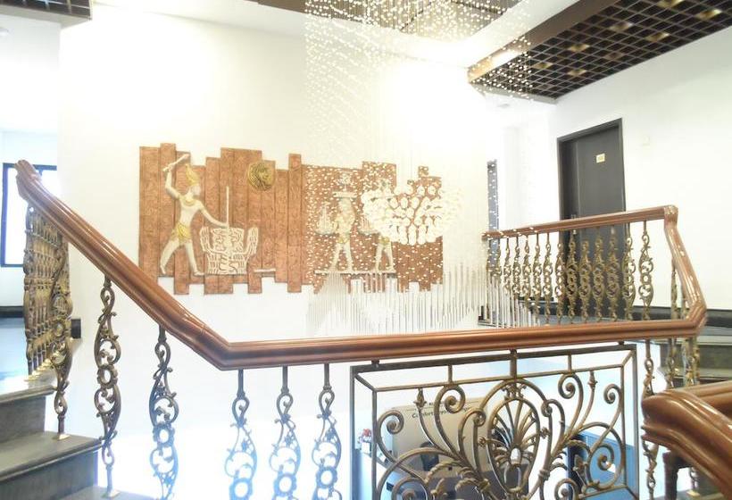 Hotel Oyo Premium Convent Road Bsnl Junction 3