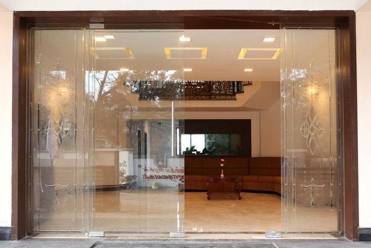 Hotel Oyo Premium Convent Road Bsnl Junction 6