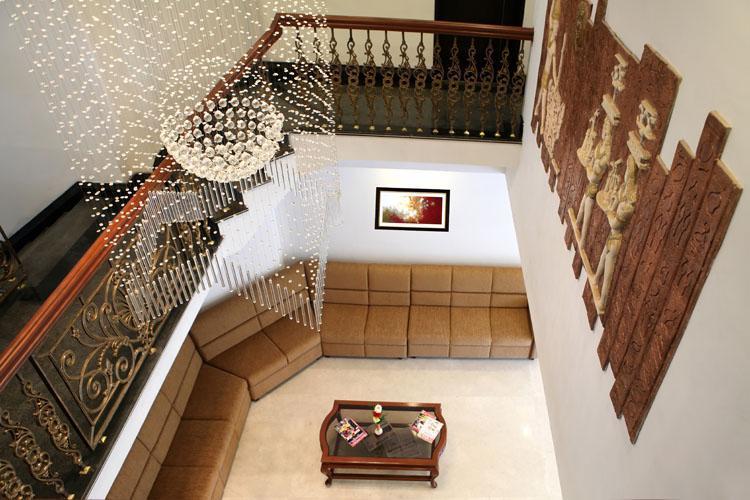 Hotel Oyo Premium Convent Road Bsnl Junction 7