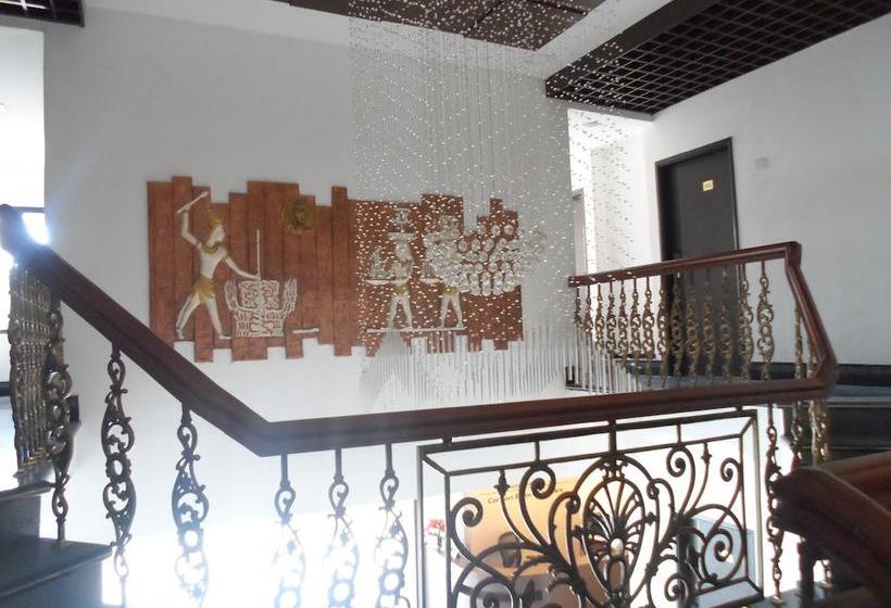 Hotel Oyo Premium Convent Road Bsnl Junction 8