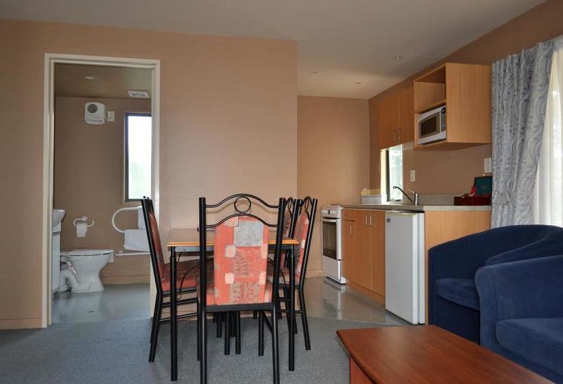 Courtesy Court Motel 10