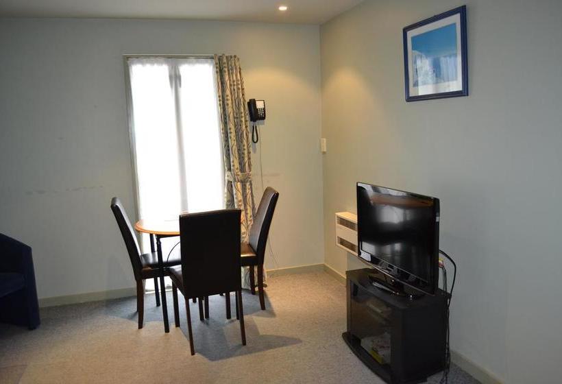 Courtesy Court Motel 11