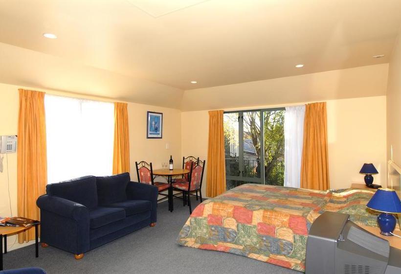 Courtesy Court Motel 12