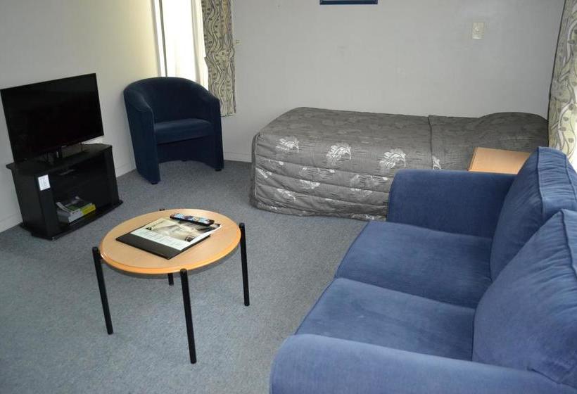 Courtesy Court Motel 14