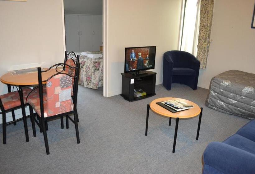 Courtesy Court Motel 15