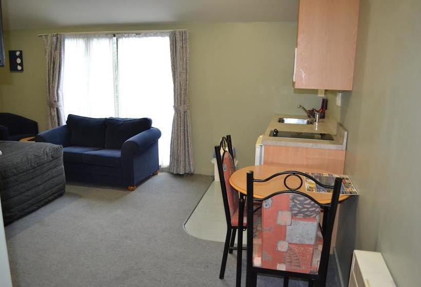 Courtesy Court Motel 17