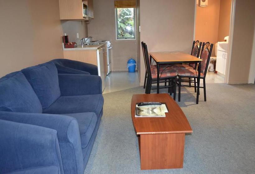 Courtesy Court Motel 20