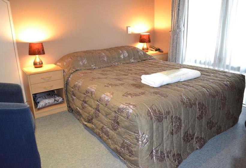 Courtesy Court Motel 3