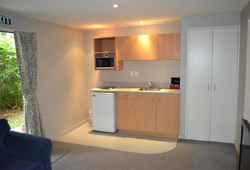 Courtesy Court Motel 4