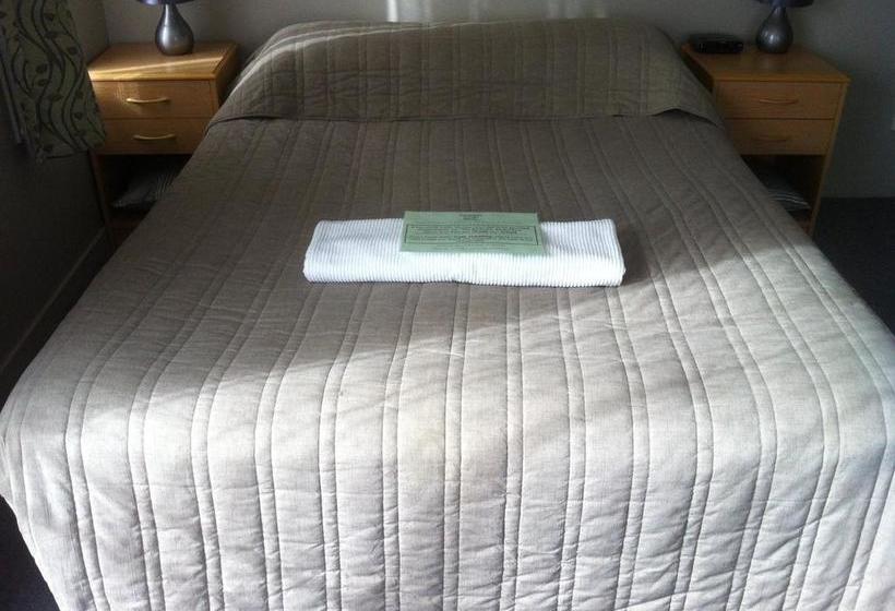 Courtesy Court Motel 6