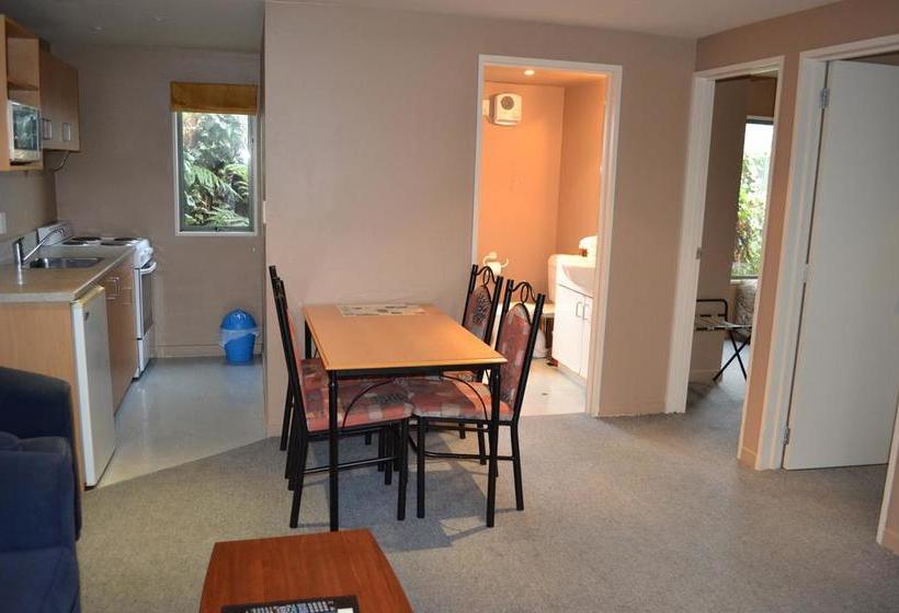 Courtesy Court Motel 8