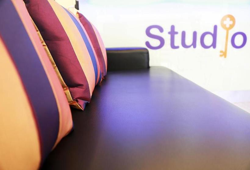 Hotel Studio Patong By Icheck Inn 4