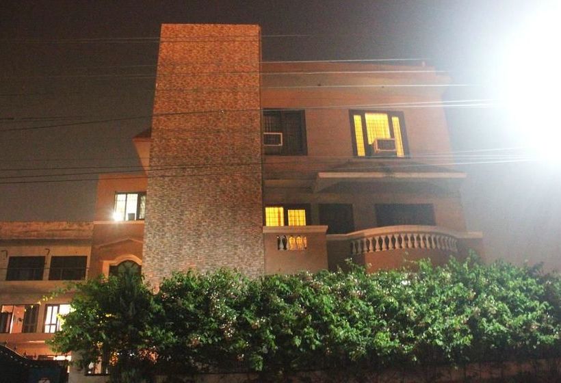 Hotel Oyo Rooms Near Paras Hospital 15