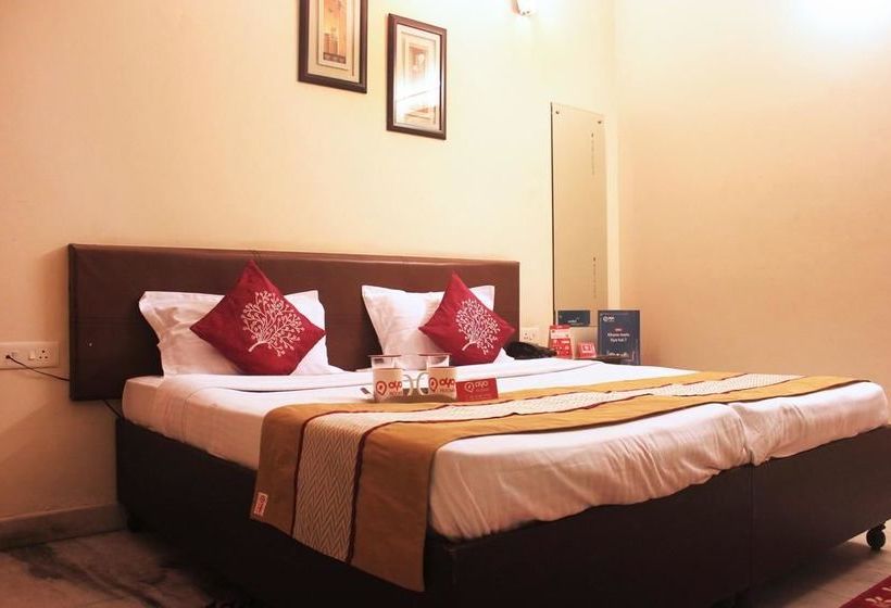Hotel Oyo Rooms Near Paras Hospital 8