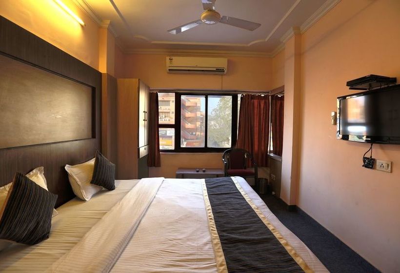 Hotel Oyo Premium Mi Road Ganpati Plaza 2