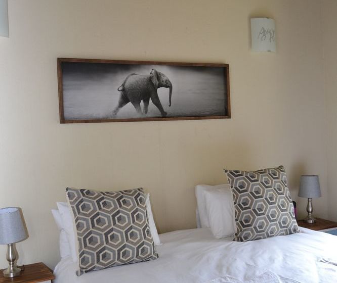 Raptors Wildlife Escapes 28 Apartment 12