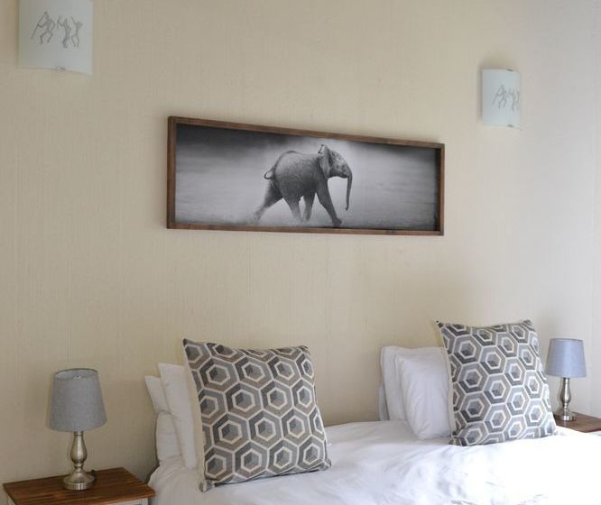 Raptors Wildlife Escapes 28 Apartment 15