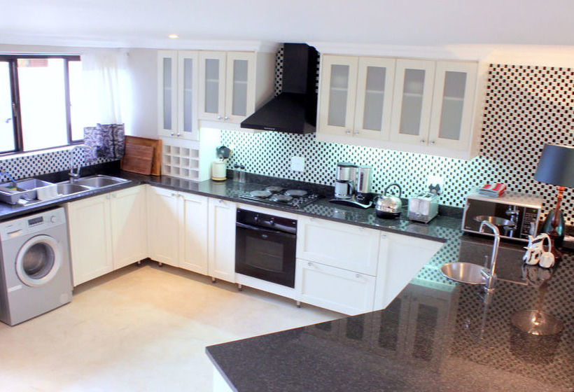 Raptors Wildlife Escapes 28 Apartment 2