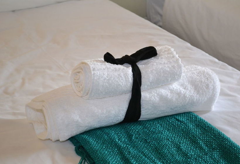 Raptors Wildlife Escapes 28 Apartment 6