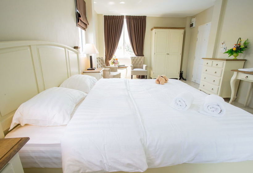 Hotel De Ville Nakhon 15