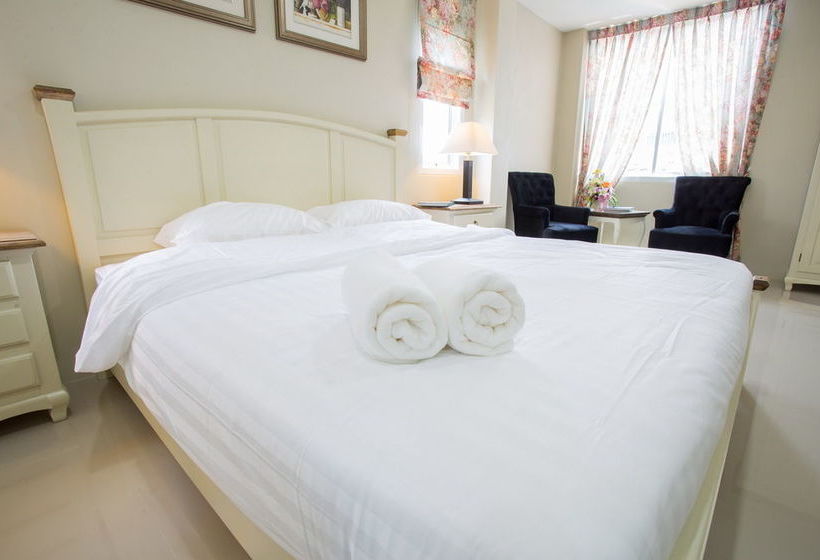 Hotel De Ville Nakhon 17