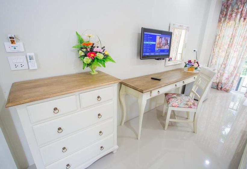 Hotel De Ville Nakhon 6