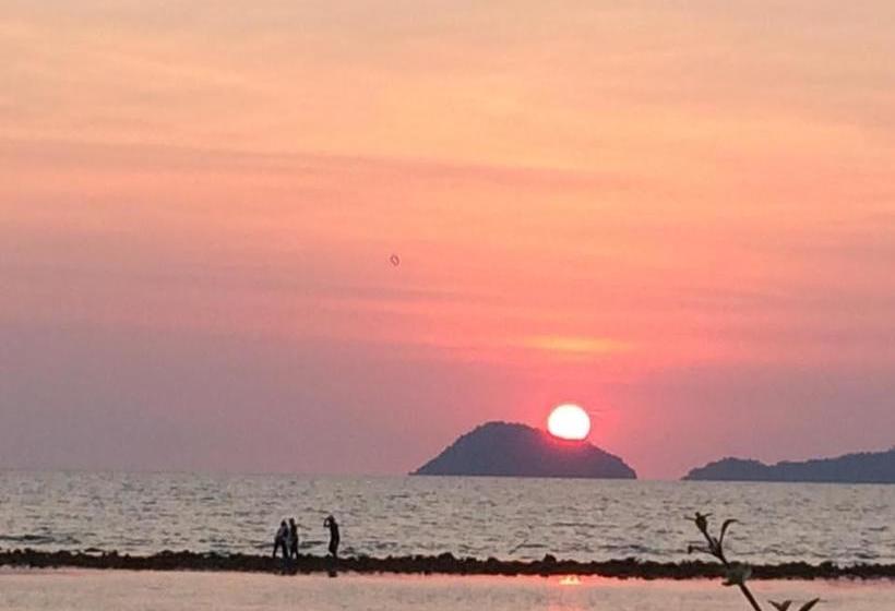 Hotel Banana Sunset Bar & Bungalows 10