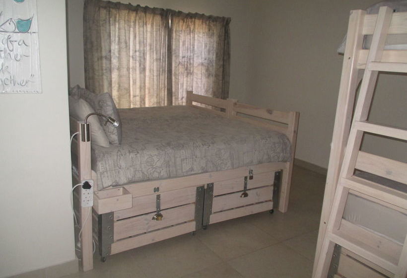 Hostel Guesthouse @ Rosie's 10