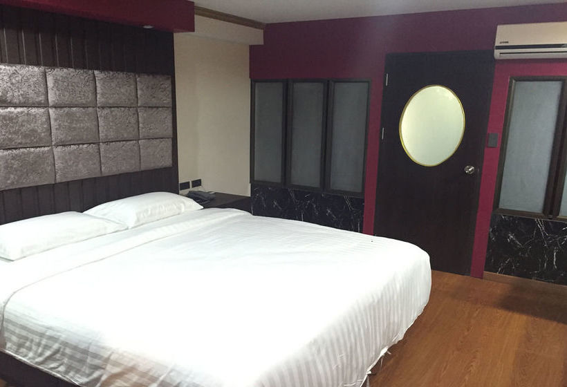 Grand Pink Hotel Hat Yai 8