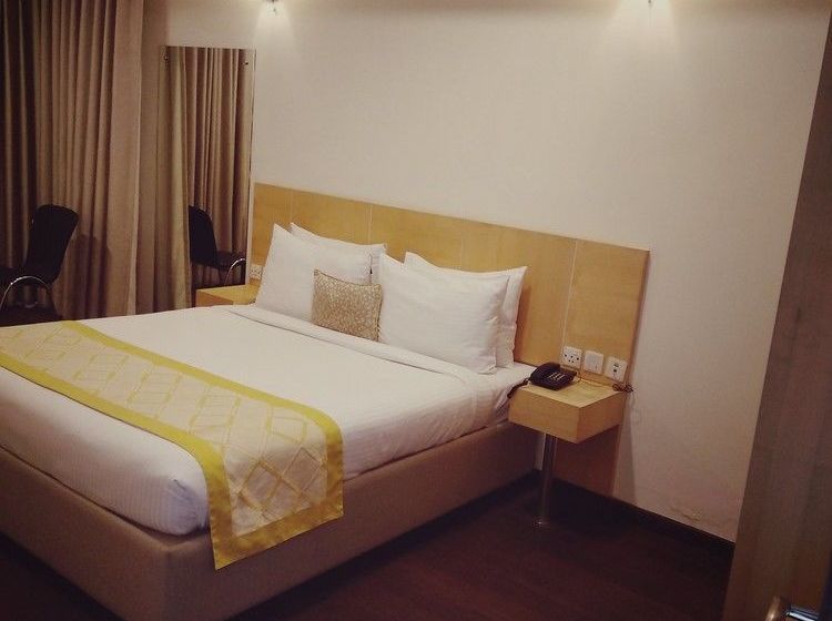 Hotel Stately Suites NH 8 10