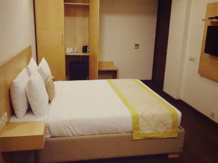 Hotel Stately Suites NH 8 11