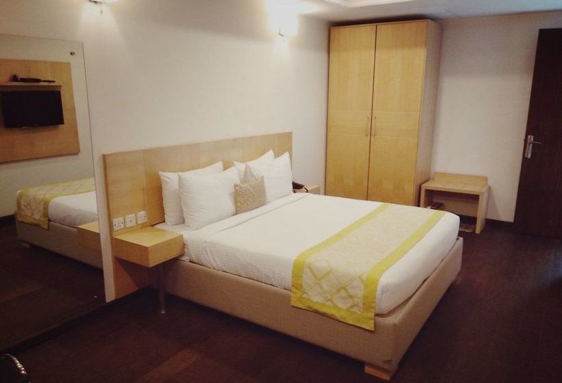 Hotel Stately Suites NH 8 6