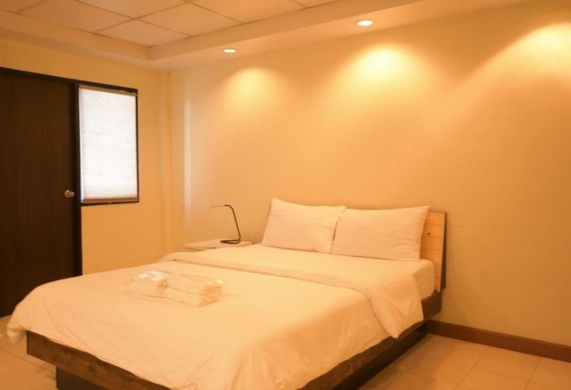 Hotel Room At Prachachuen