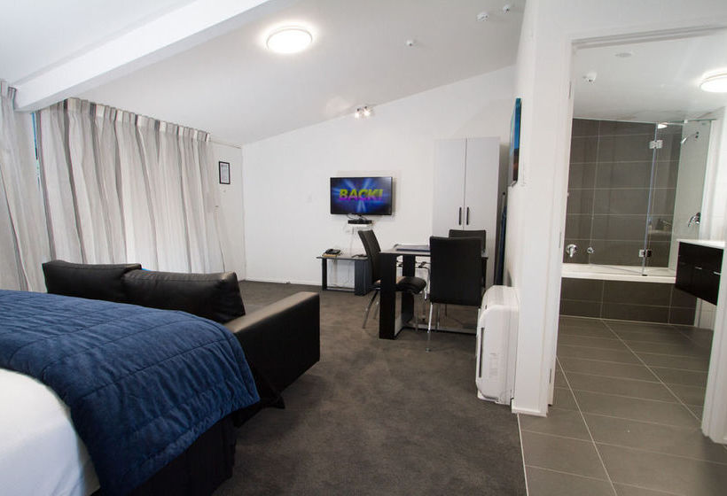 Motel Aurora On George 10