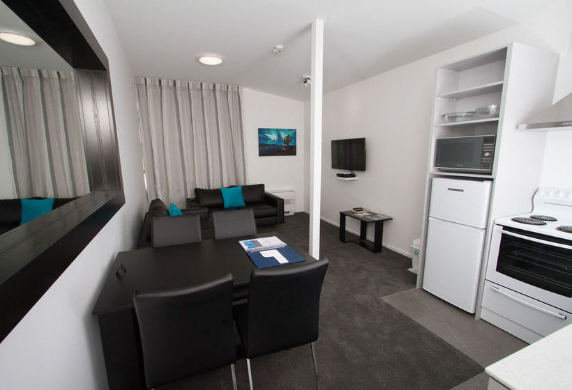 Motel Aurora On George 11