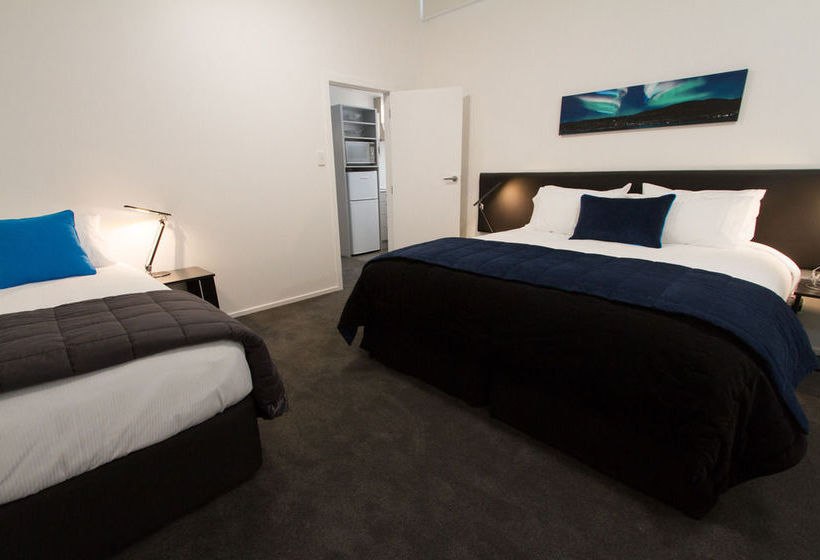 Motel Aurora On George 19