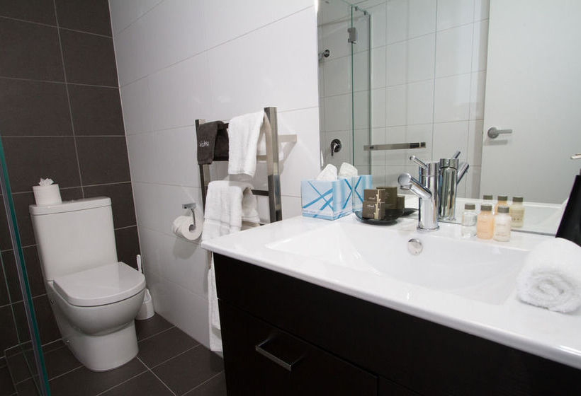 Motel Aurora On George 5