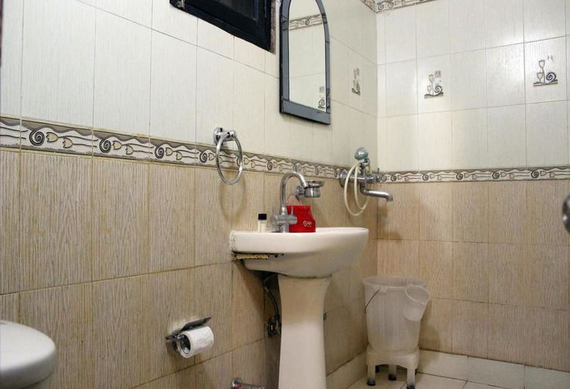 Hotel Oyo Rooms Opposite Sector 14 11