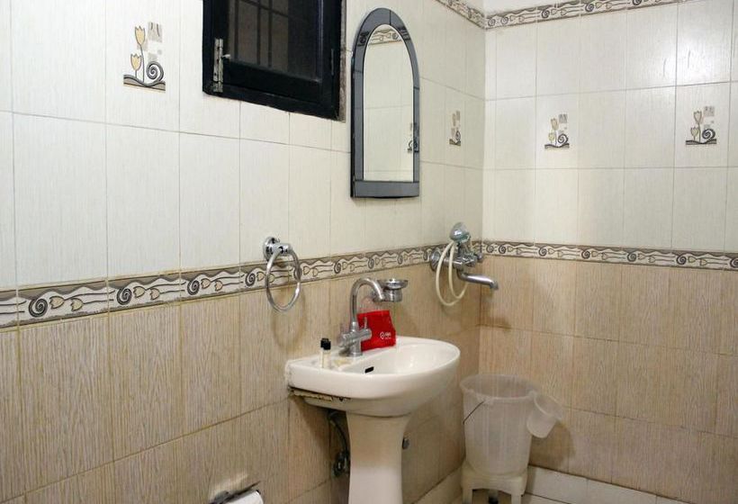 Hotel Oyo Rooms Opposite Sector 14 13