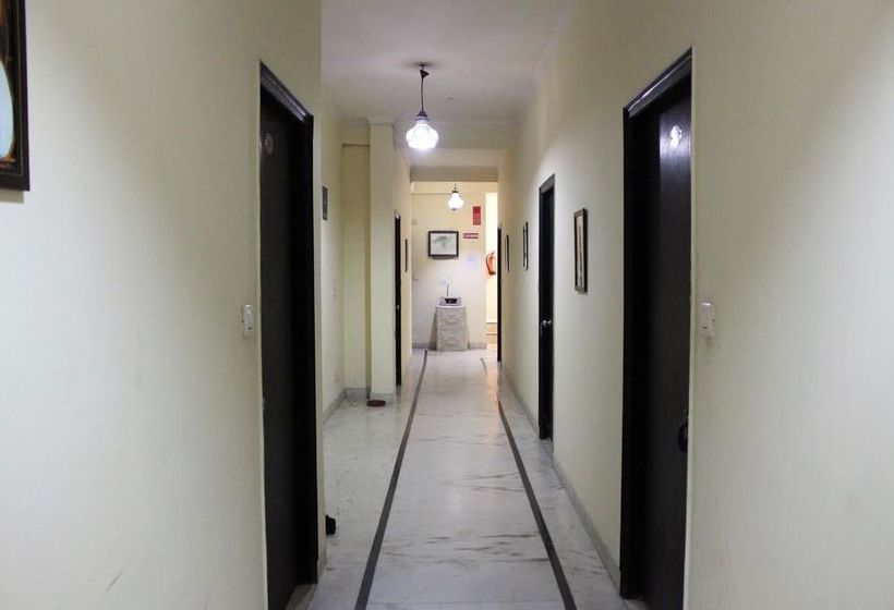 Hotel Oyo Rooms Opposite Sector 14 3