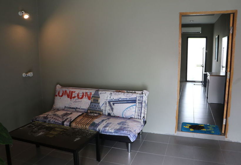 Blue Midnight Hostel 10