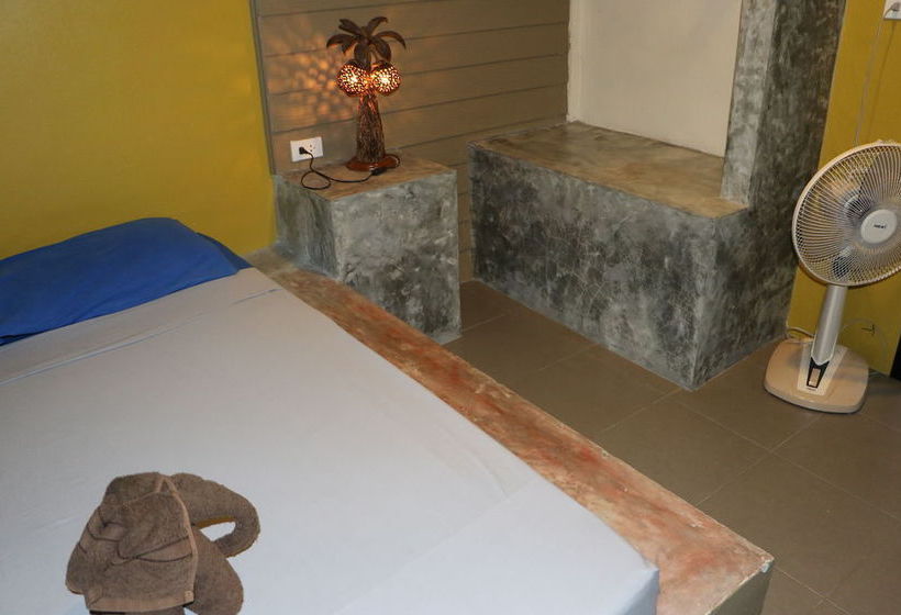 Blue Midnight Hostel 8