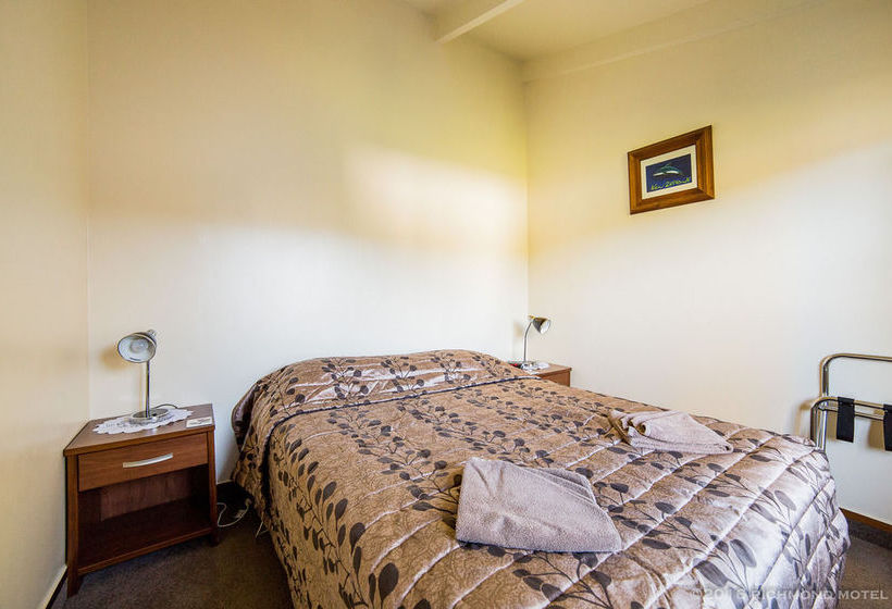 Richmond Motel & Top 10 Holiday Park 13