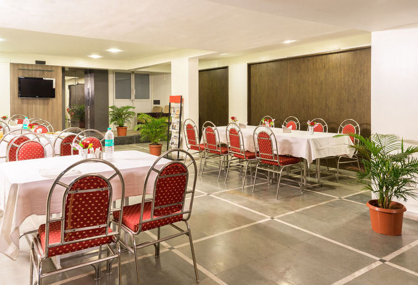 Hotel Treebo Royal Kourt 18